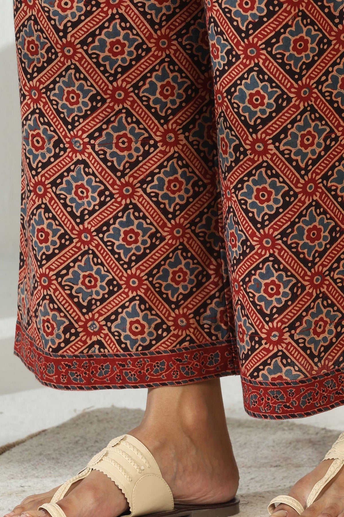 Surplus: Sehra Samira Ajrak Farsi