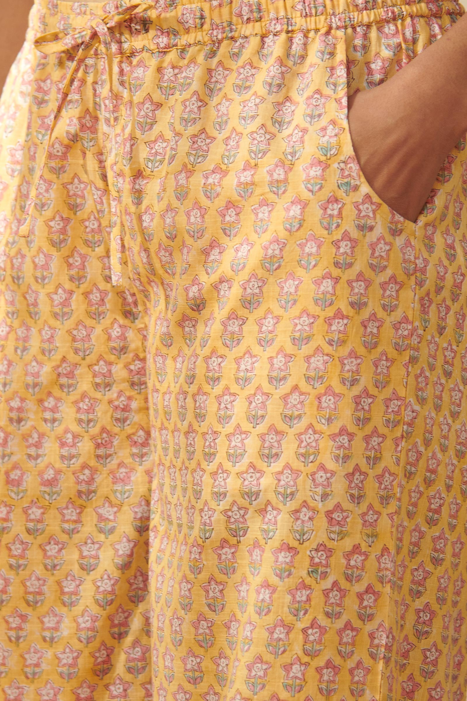 Surplus: Gulraiz Suhana Sanganeri Farsi