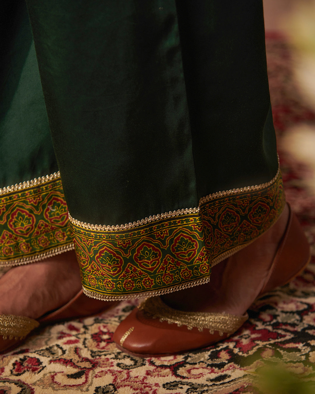 Roshanara Zareen Ajrak Farsi