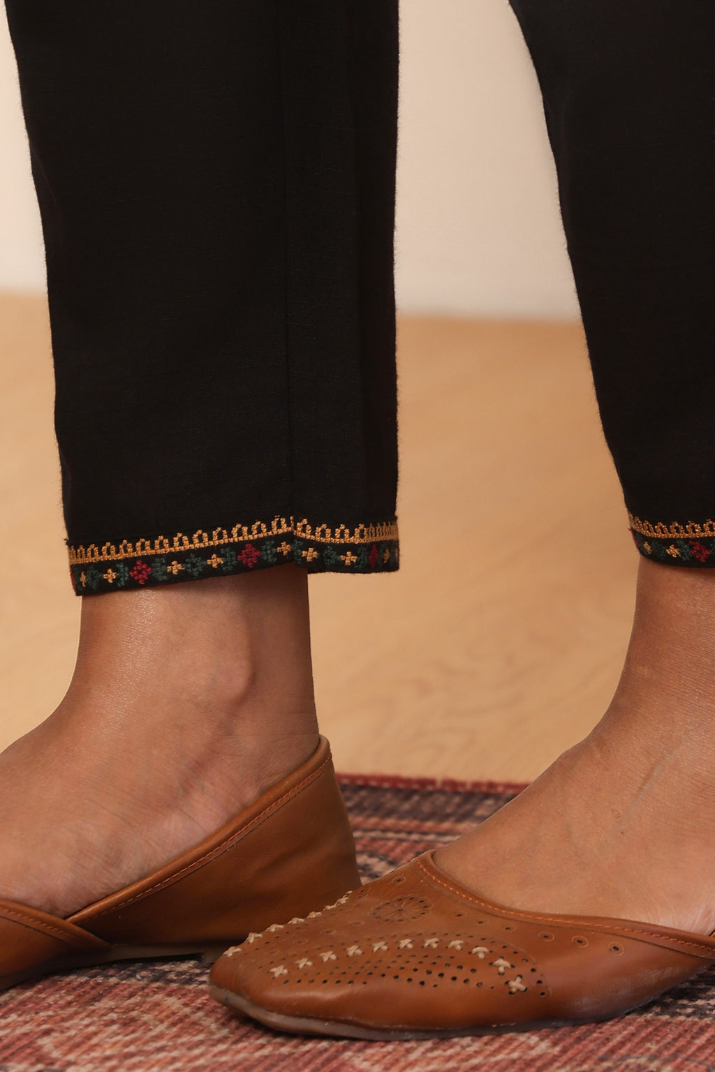 Mehraab Nahiza Black Narrow Pants