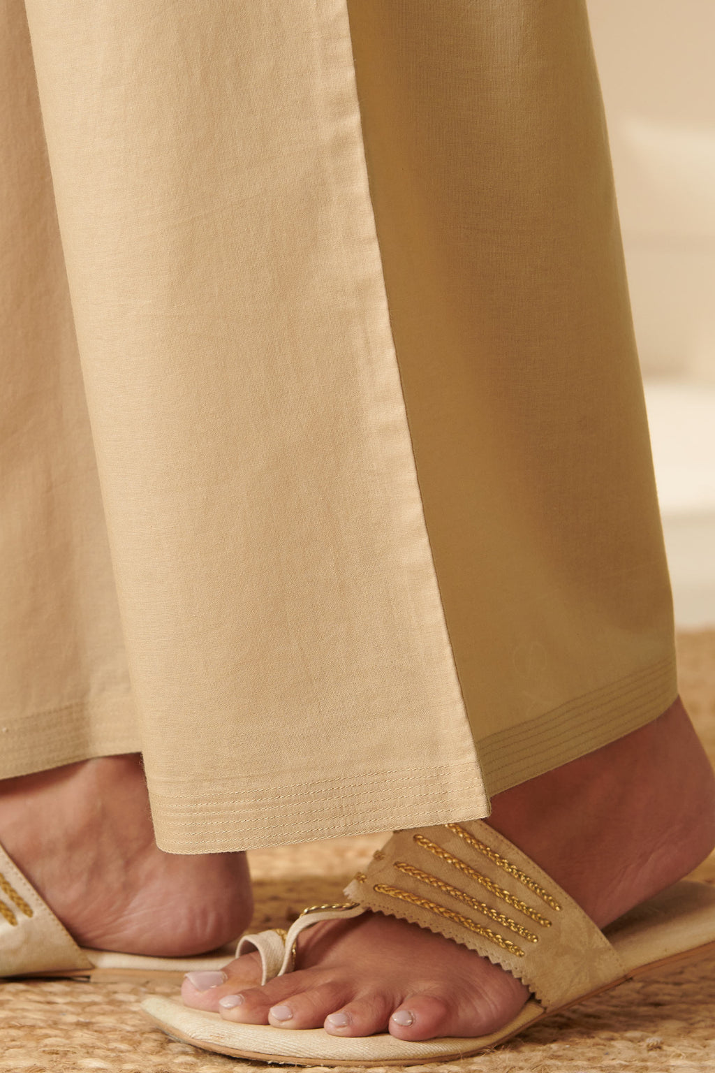 Surplus: Roza Jia Beige Farsi