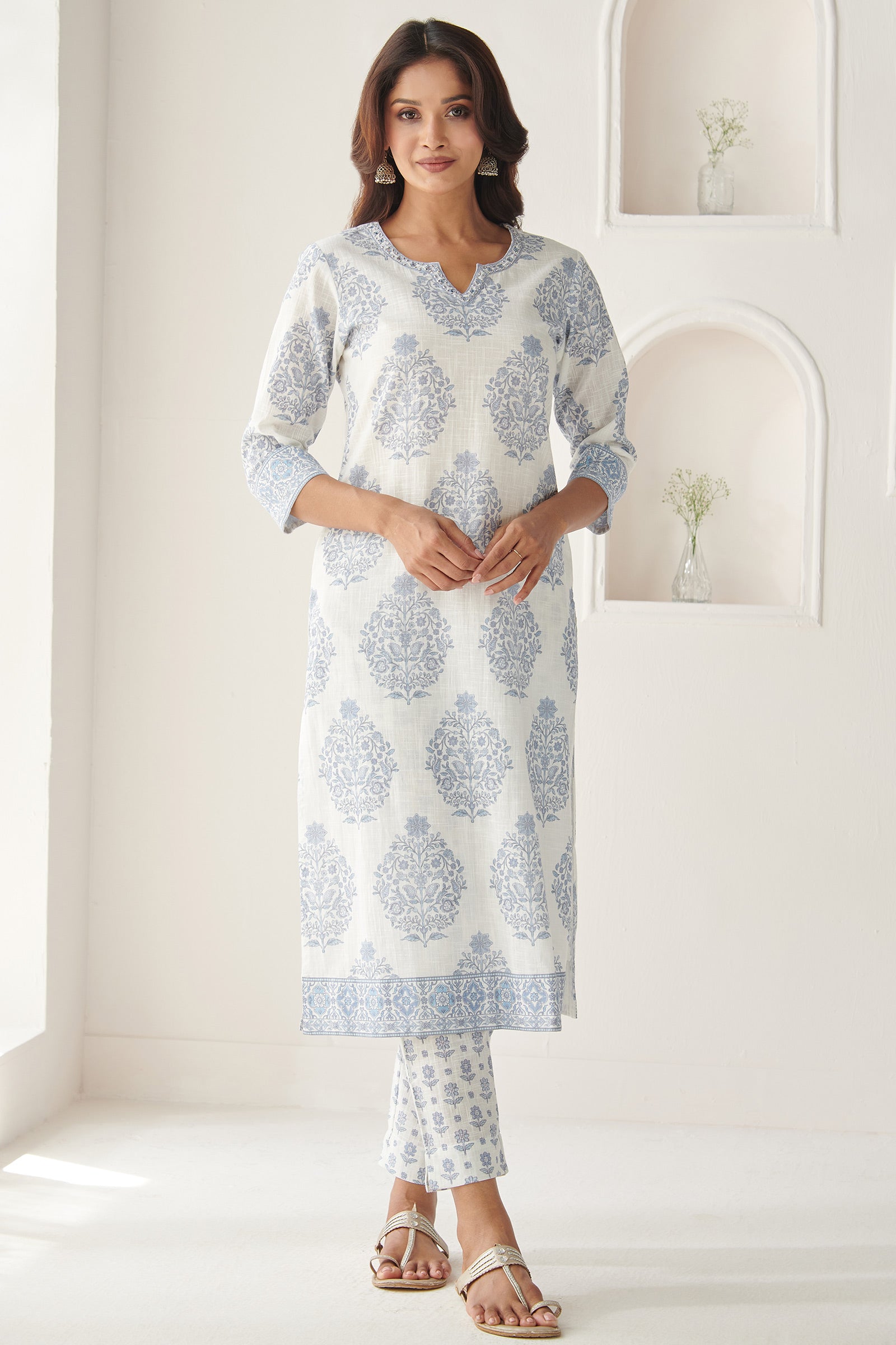 Neelofar Omaira Kurta