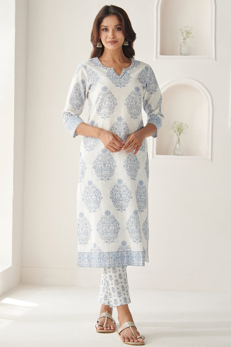Neelofar Omaira Kurta
