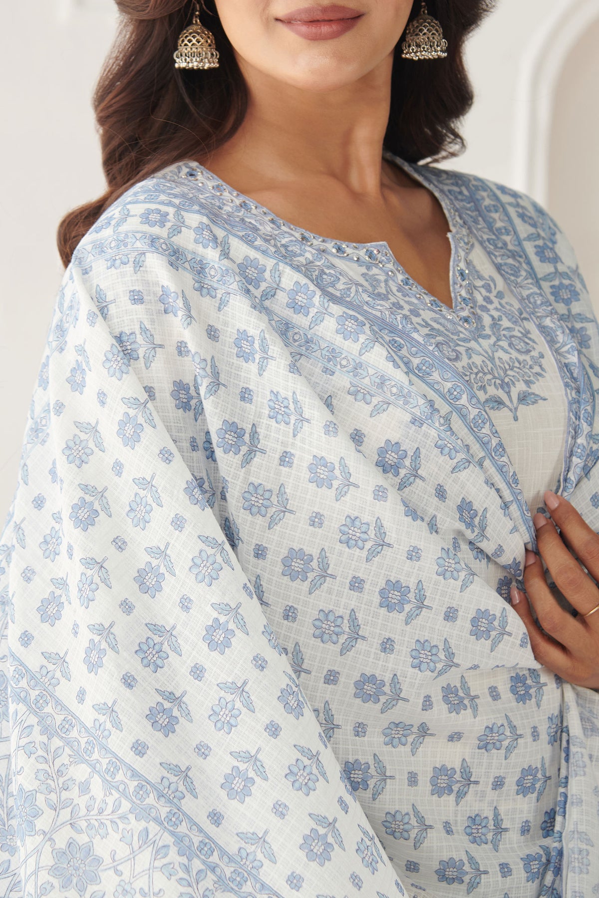 Neelofar Omaira Dupatta