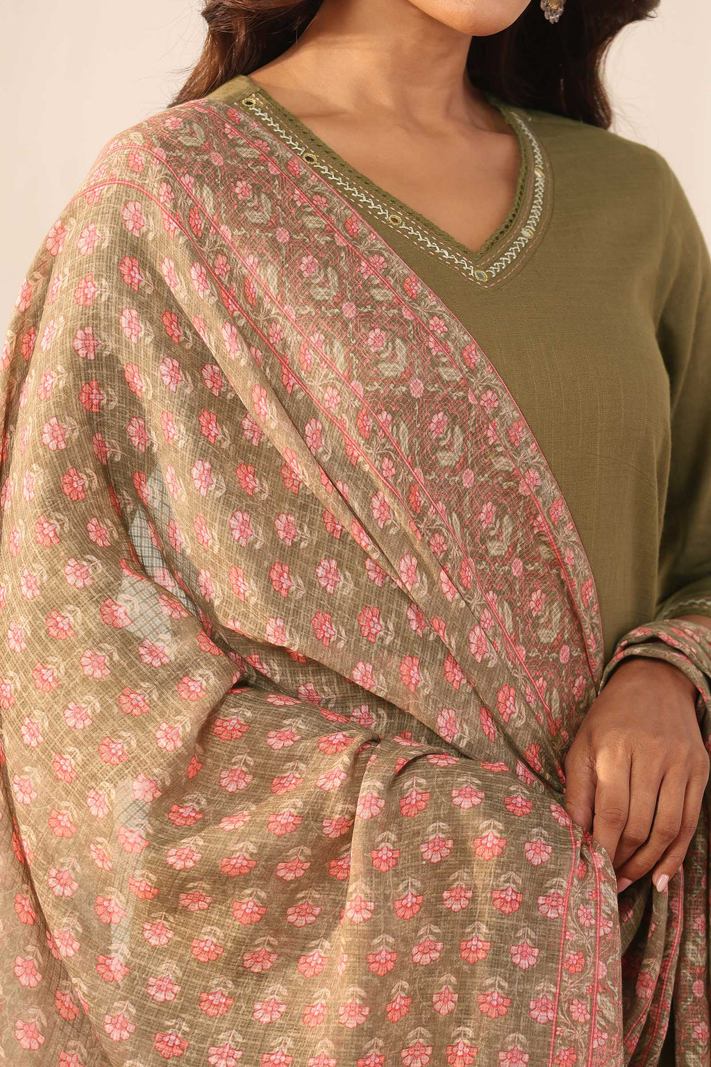 Gauhar Asma Dupatta