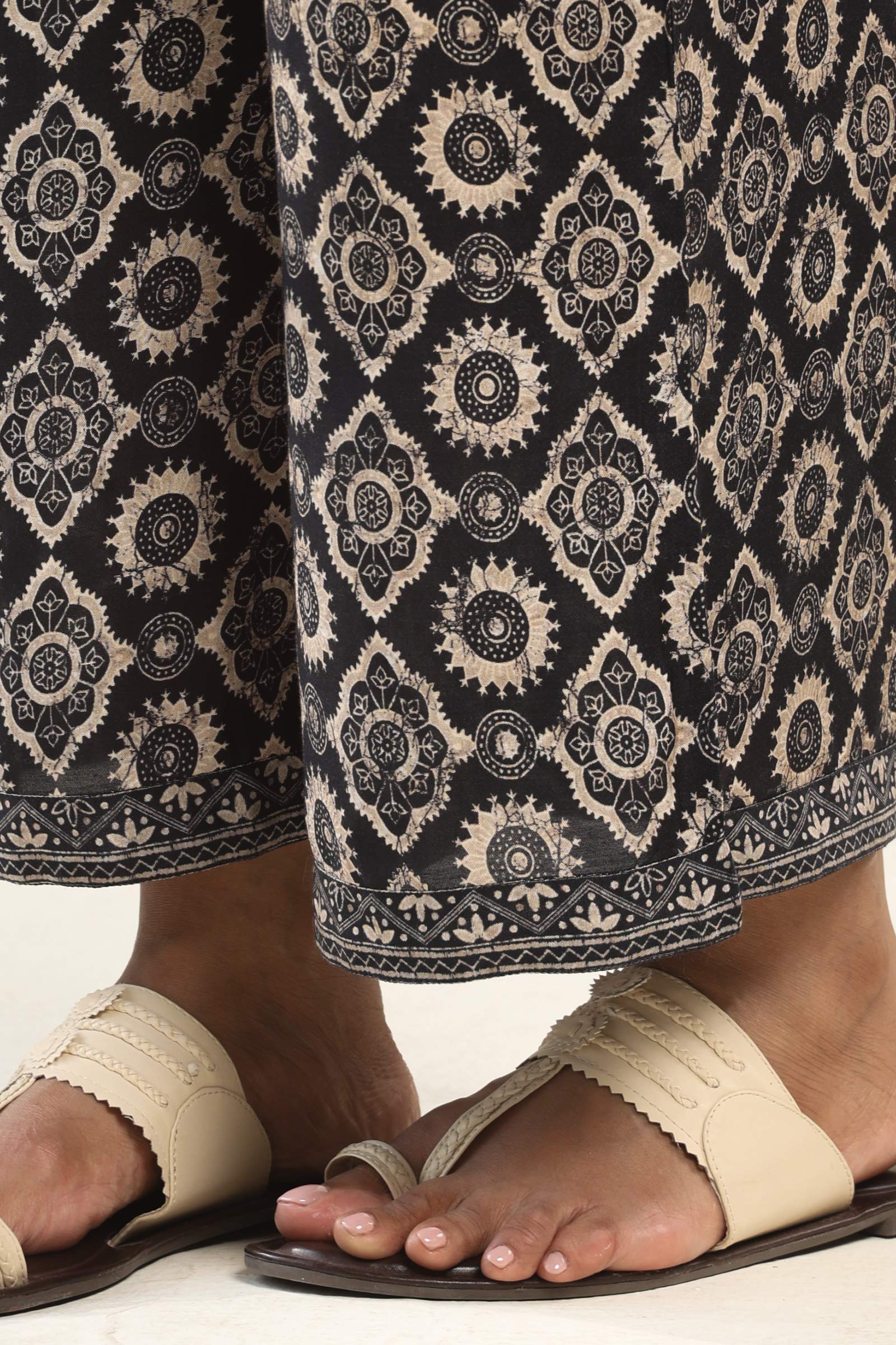 Rangrez Jasmin Farsi