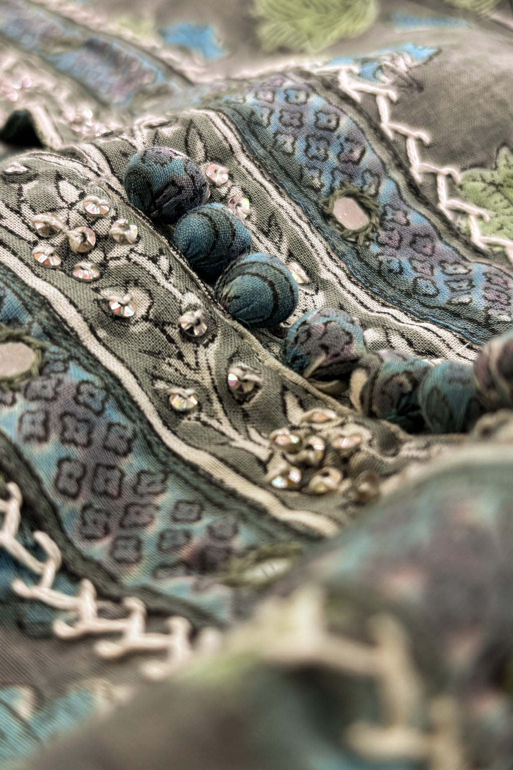 Roz Meher Gulshan Kurta