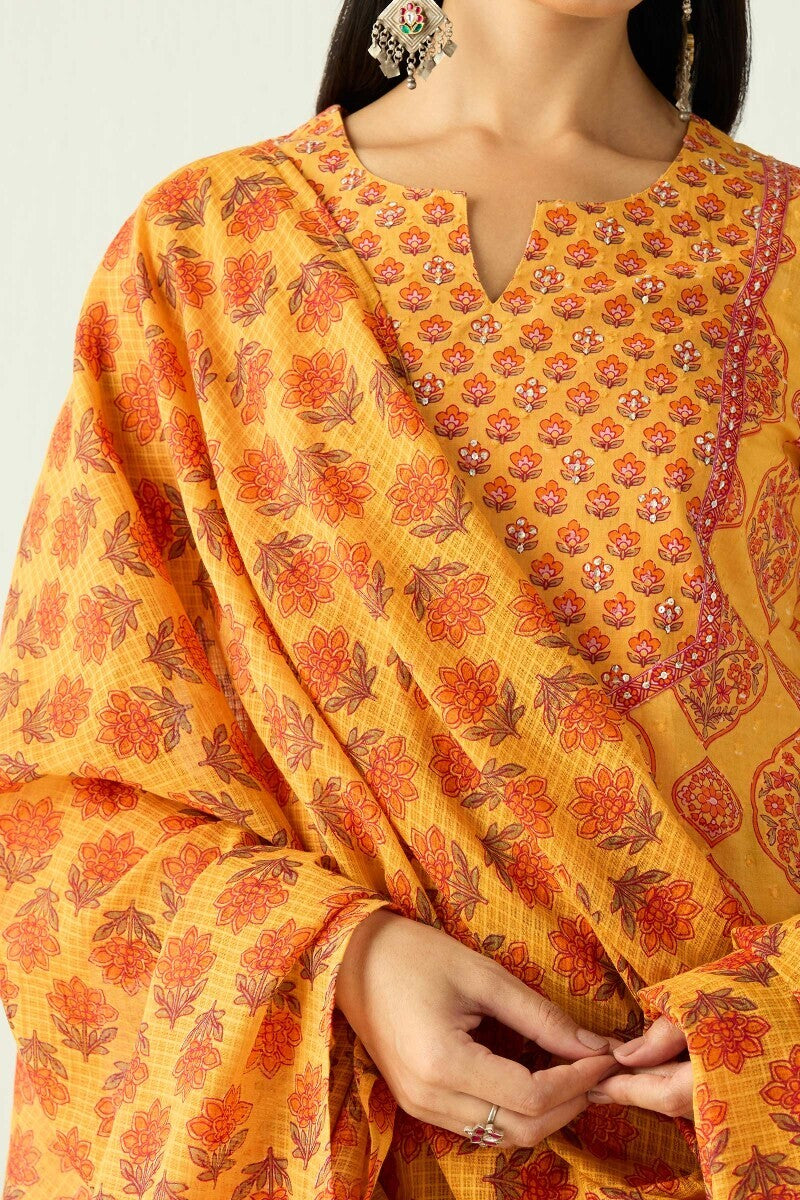 Gauhar Tira Dupatta