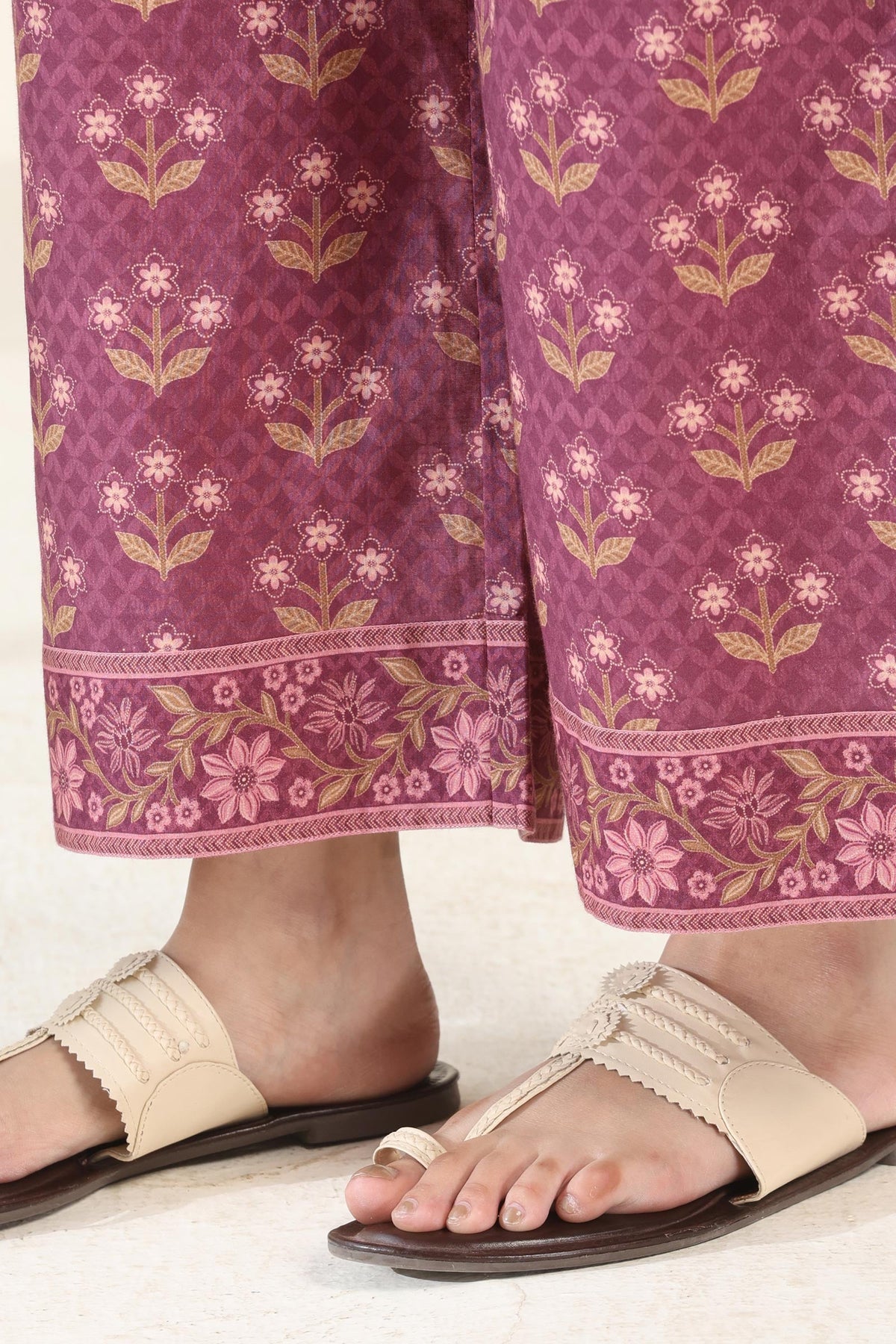 Surplus: Roz Meher Faiza Farsi