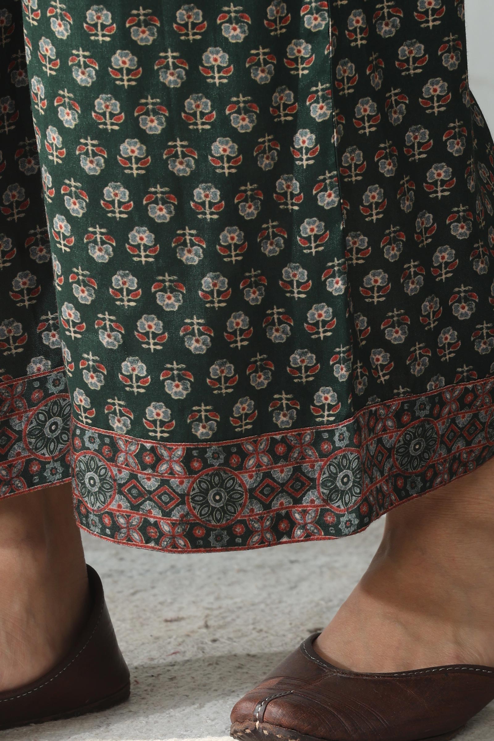 Surplus: Rangrez Mirza Farsi