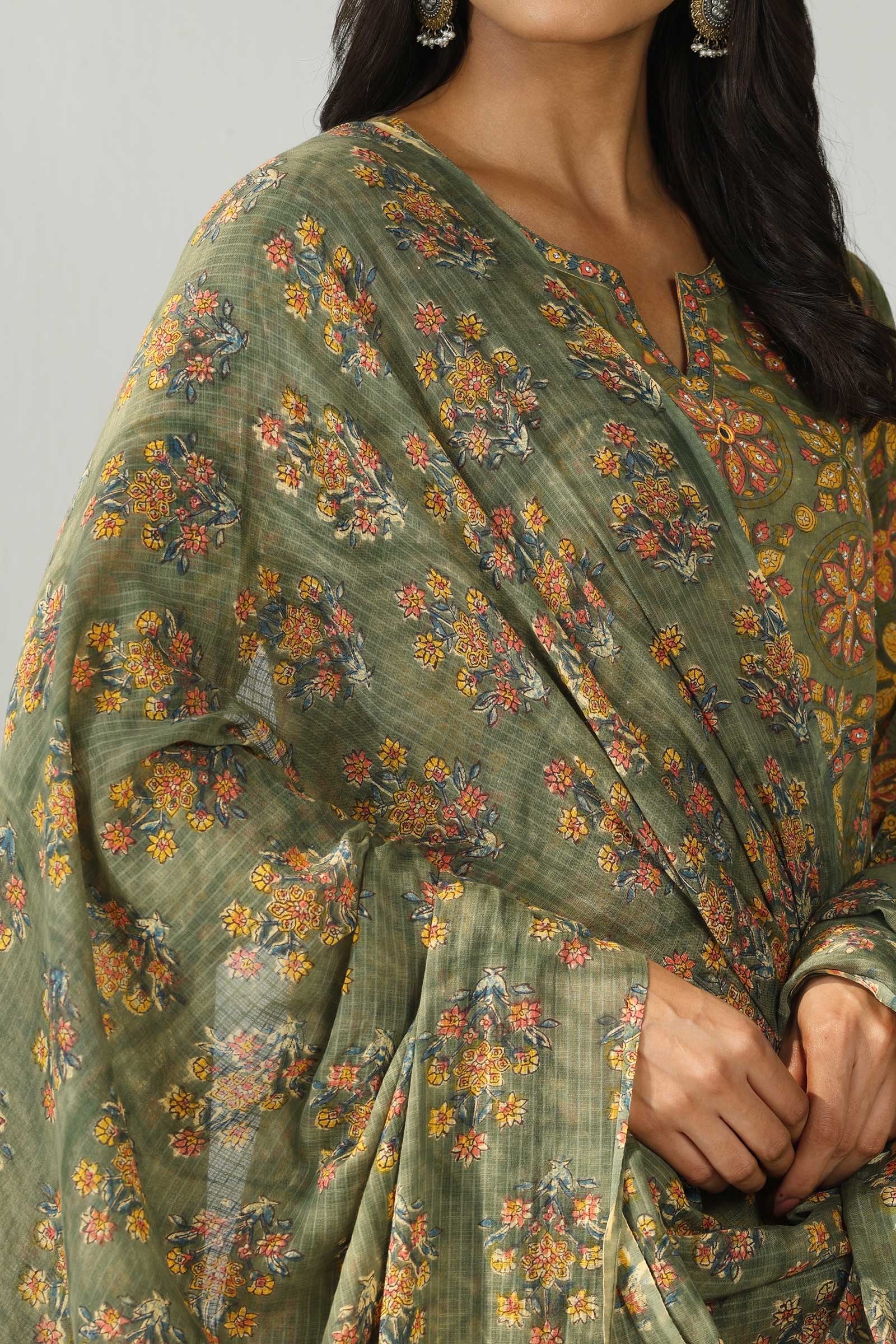 Surplus: Nayanjal Gulshan Sanganeri Dupatta