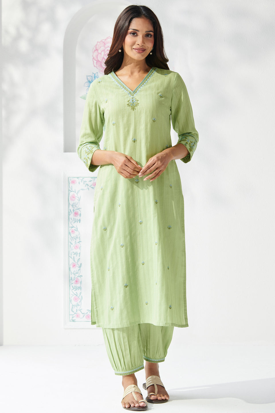 Surplus: Mehraab Amira Green Kurta