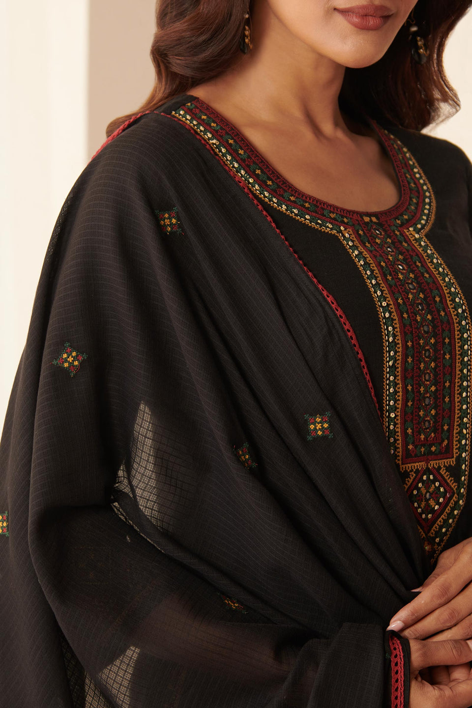 Mehraab Nahiza Black Dupatta