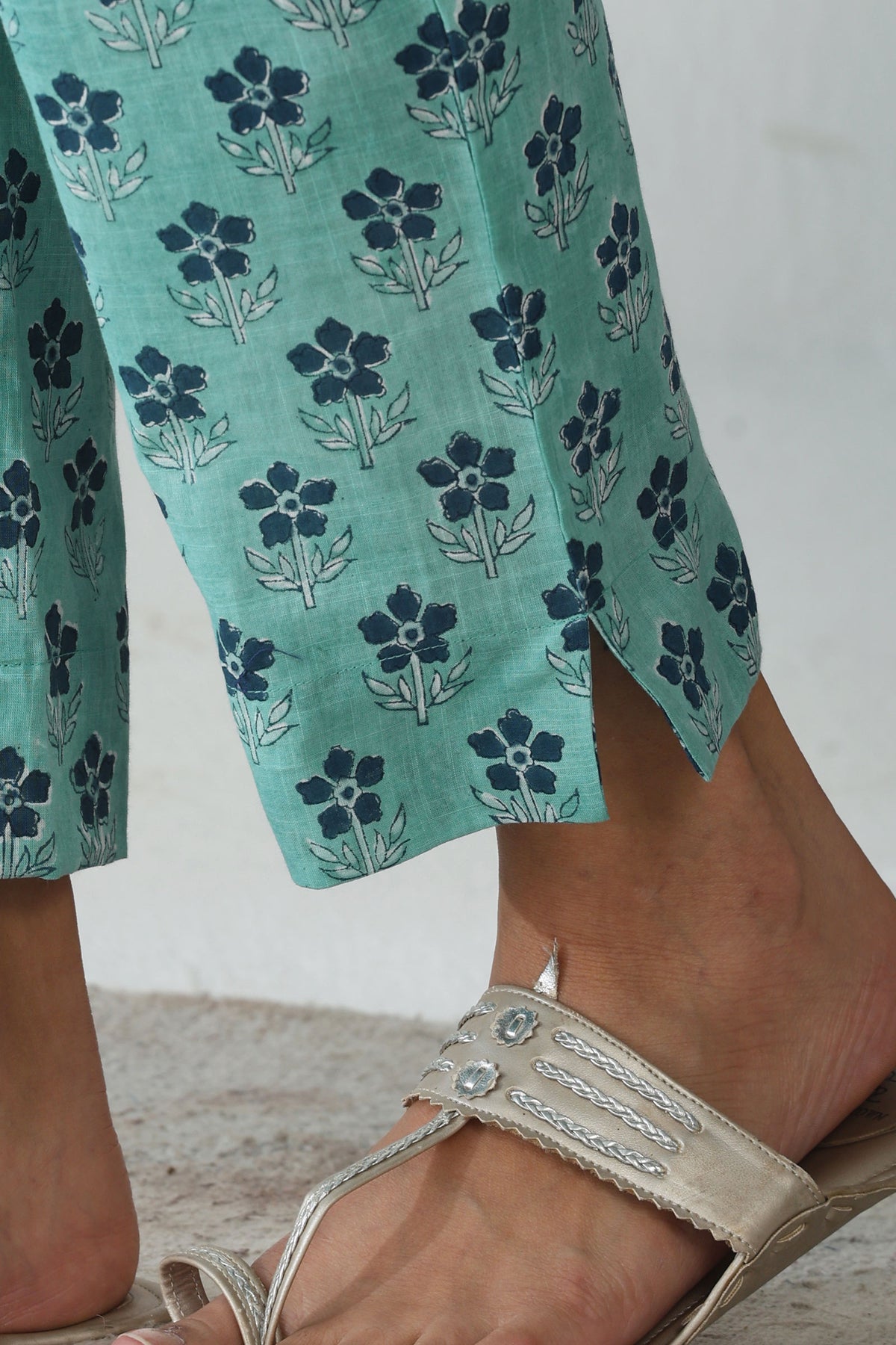 Neelofar Shaira Sanganeri Narrow Pants