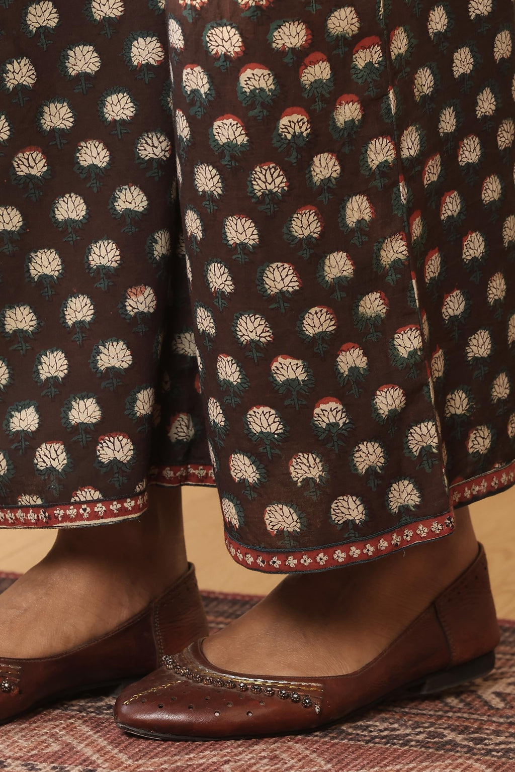 Surplus: Sehra Mehreen Bagru Farsi