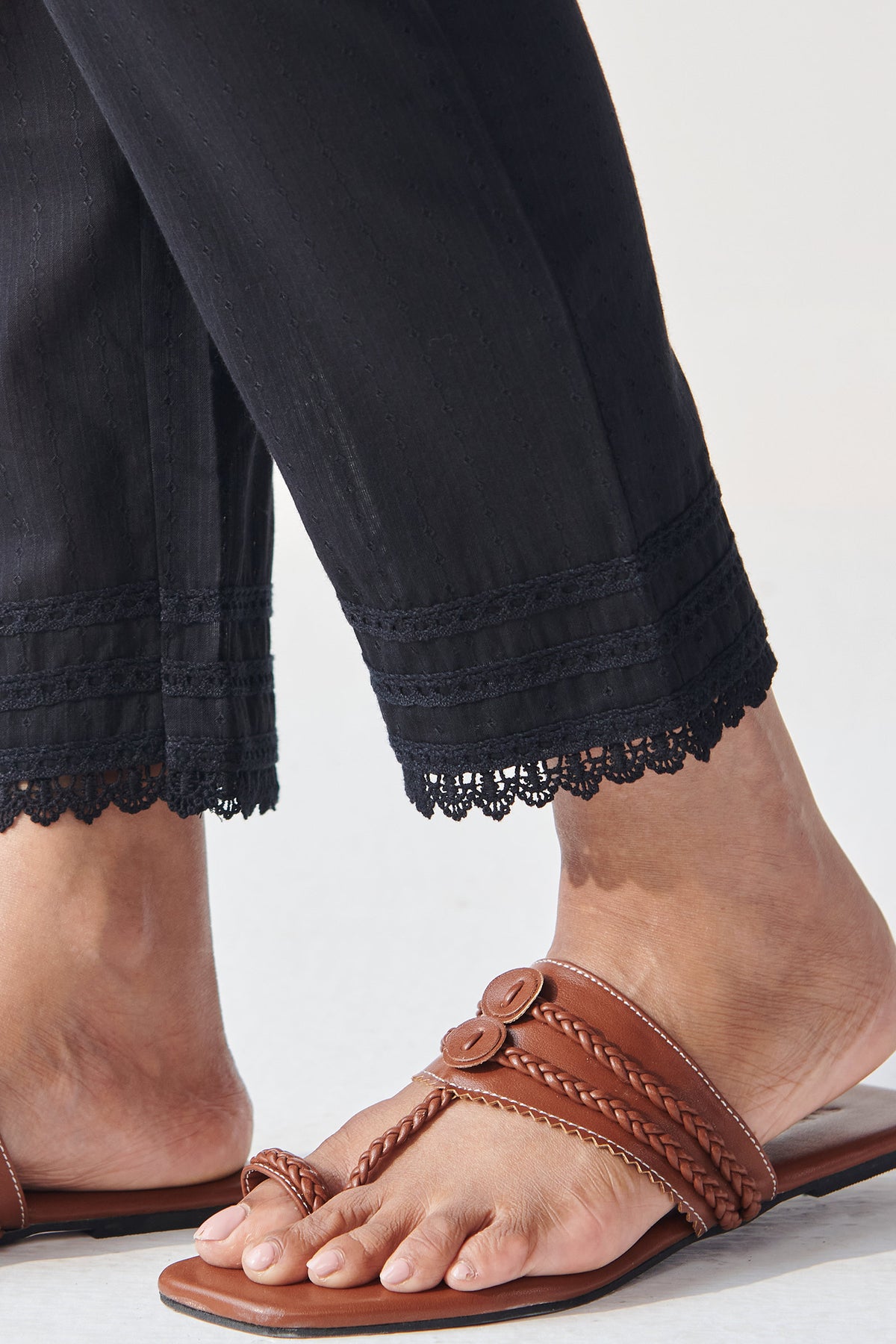 Mumtaz Nohreen Black Narrow Pants