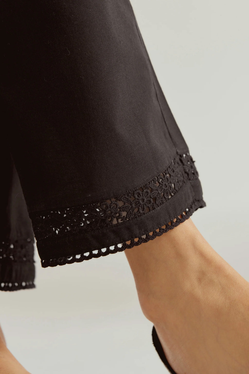 Surplus: Roza Sehr Black Narrow Pants