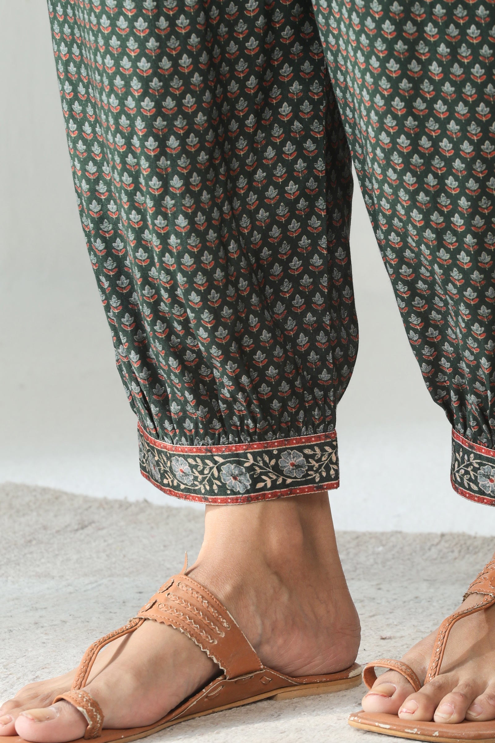 Rangrez Inaaya Izhaar Pants