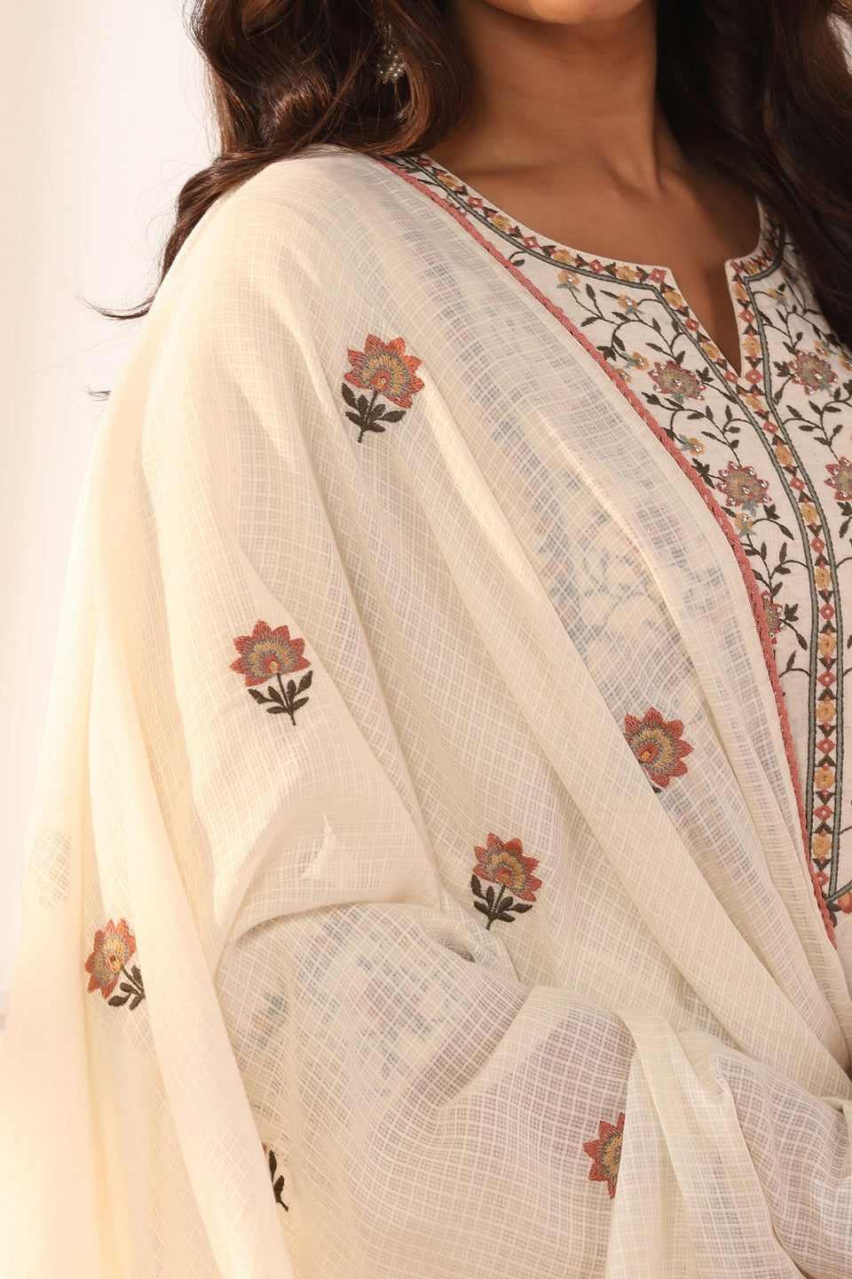 Mehraab Naureen Off White Dupatta