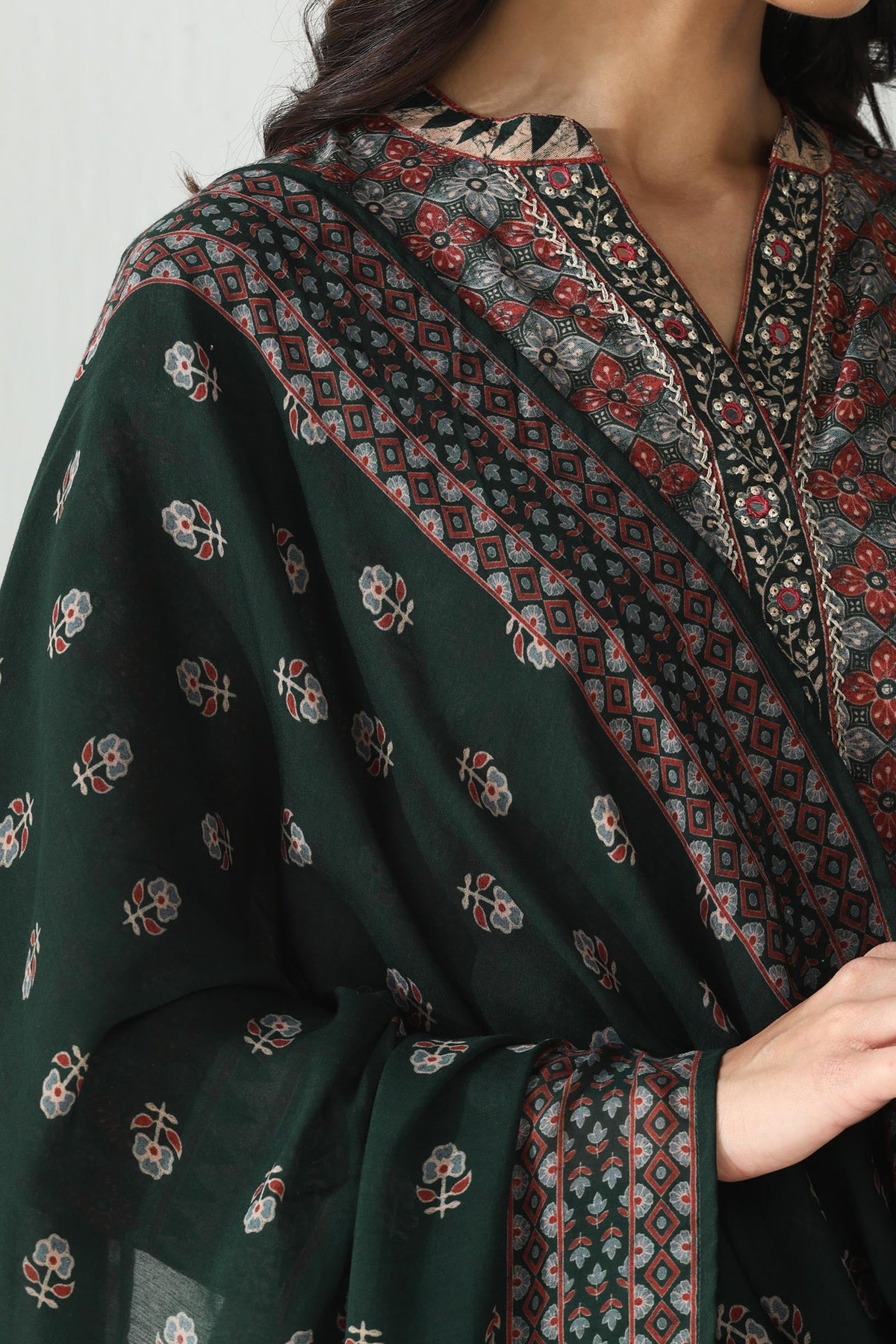 Surplus: Rangrez Nasira Dupatta
