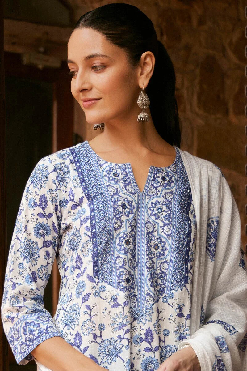 Surplus: Neelofar Straight Kurta