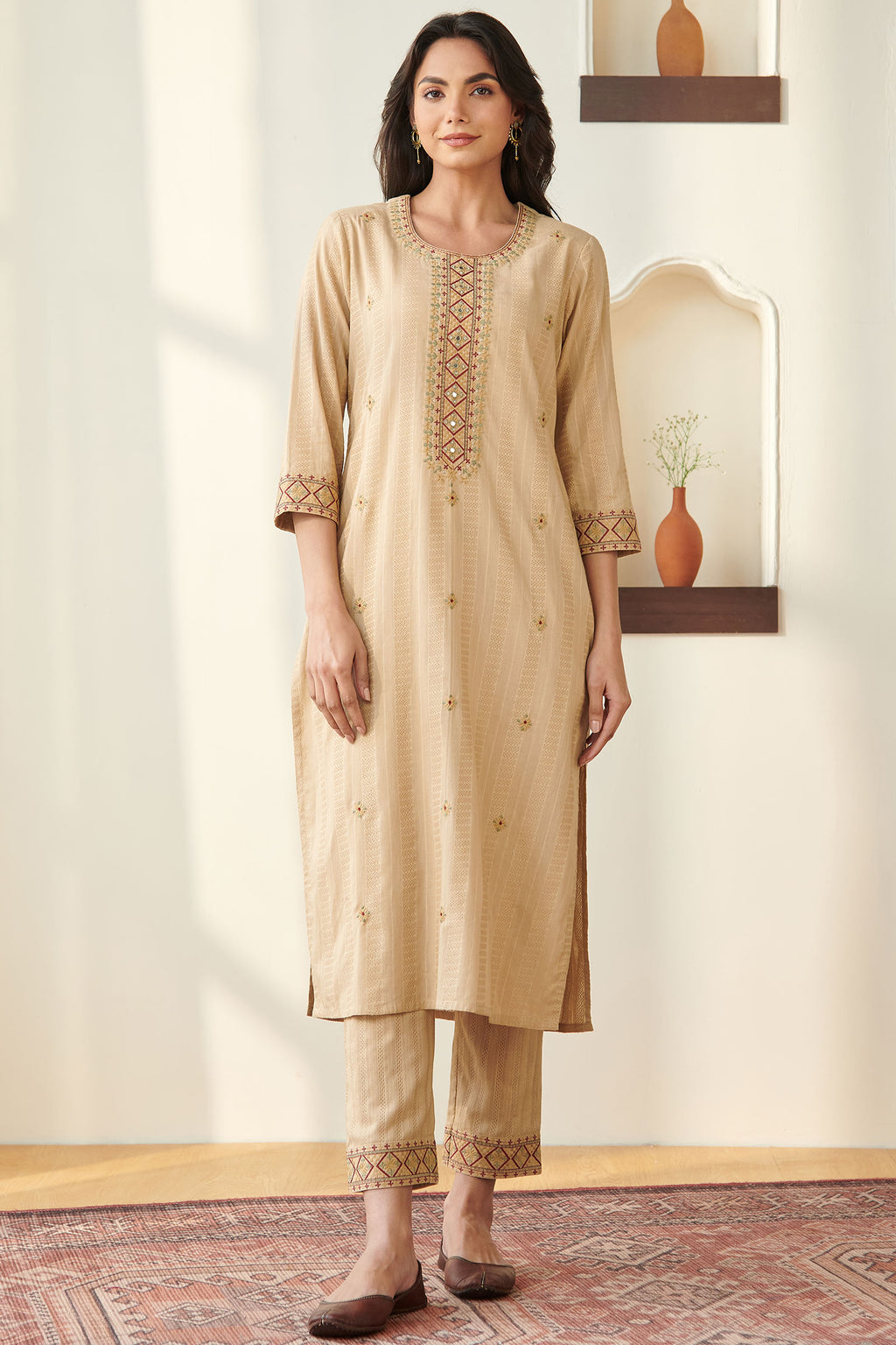 Surplus: Mehraab Rumeha Beige Kurta