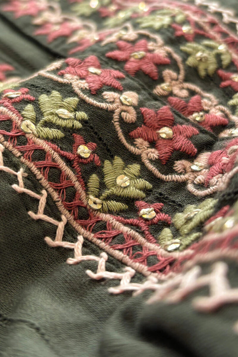 Surplus: Mehraab Mahi Kurta