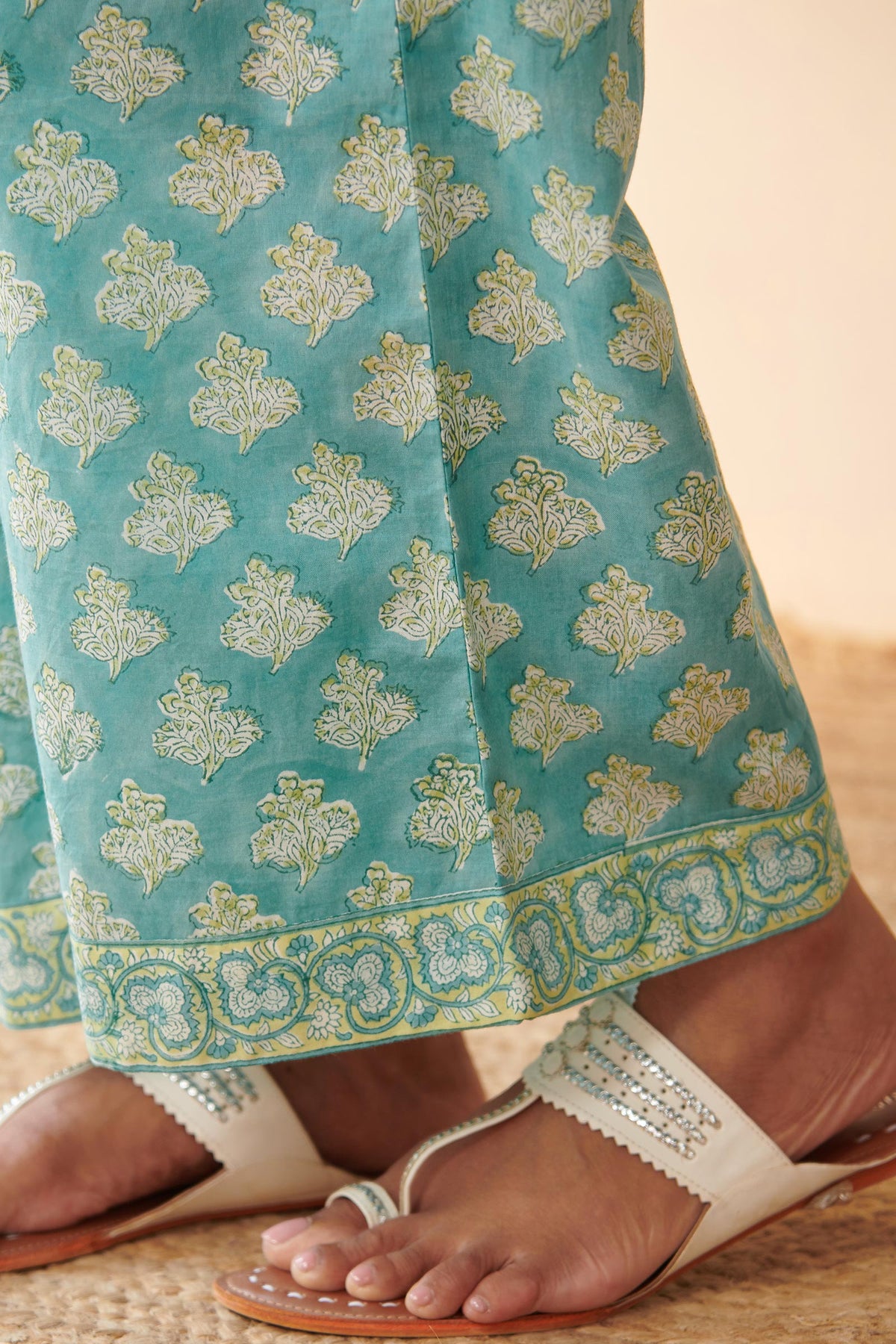 Surplus: Gulbarg Tahira Sanganeri Farsi