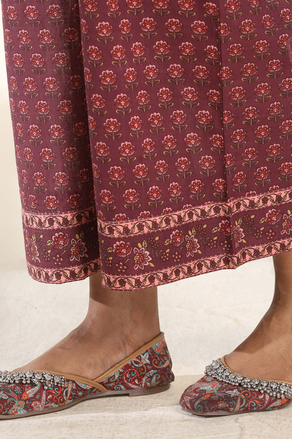 Gauhar Nadira Sanganeri Farsi