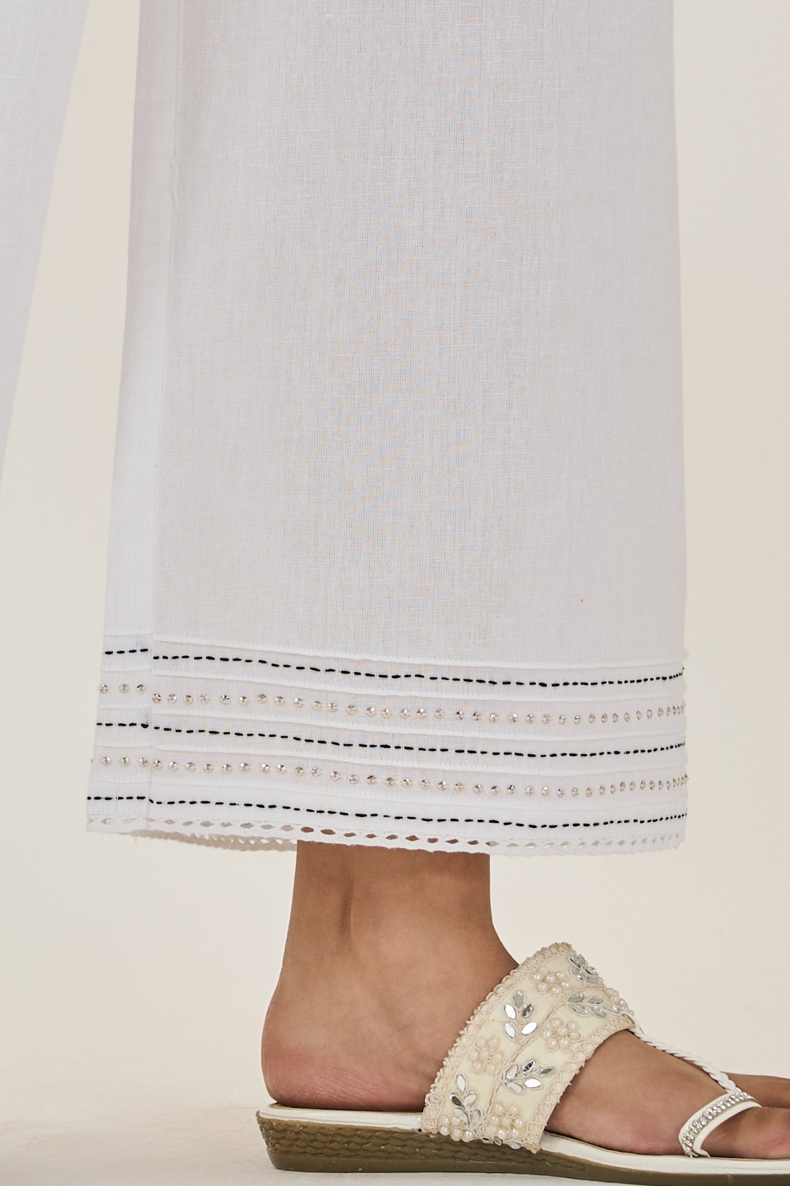 Roza Mumtaz White Farsi