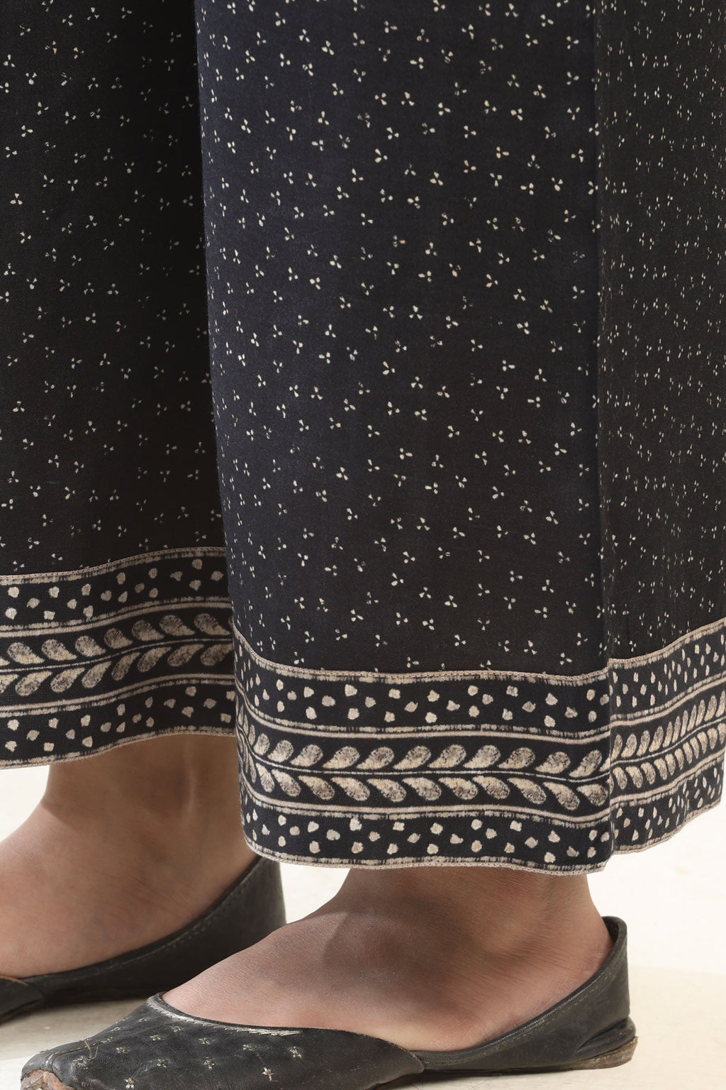 Surplus: Rangrez Sehreen Farsi