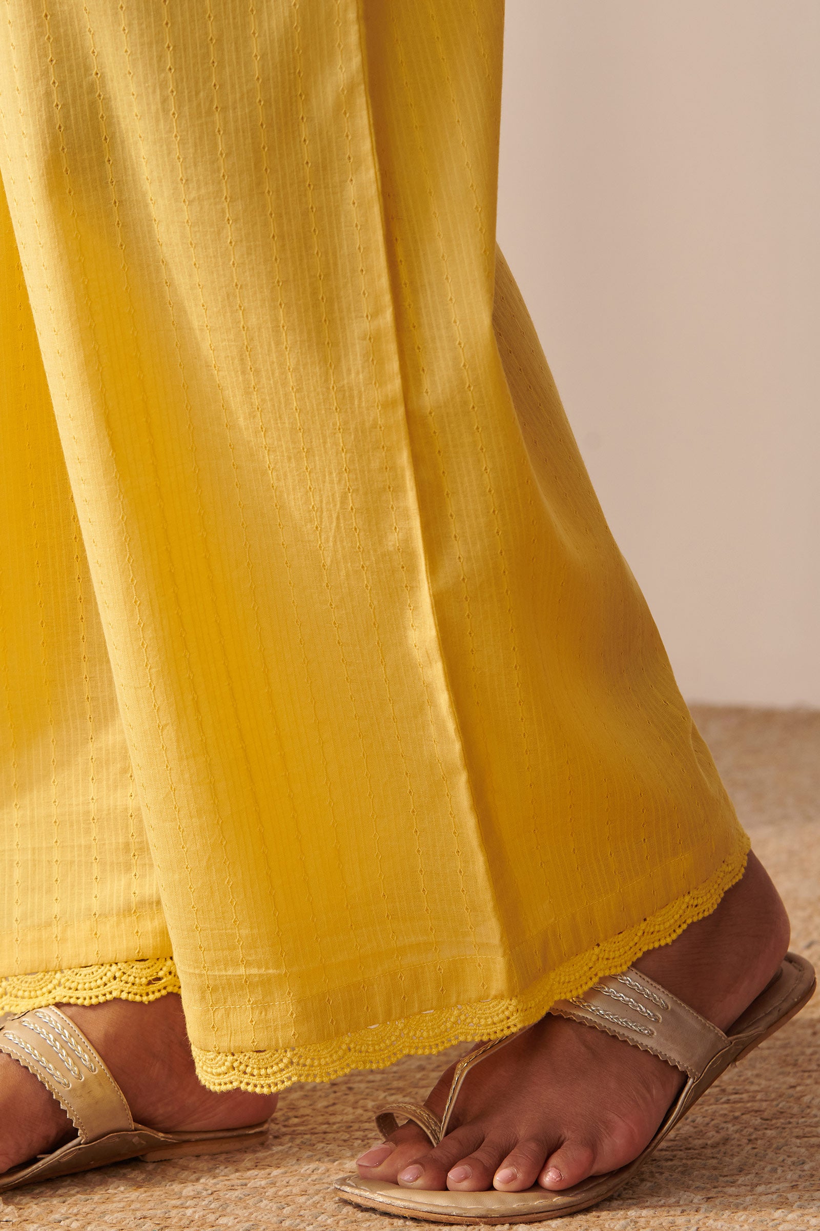 Roza Darya Daffodil Yellow Farsi