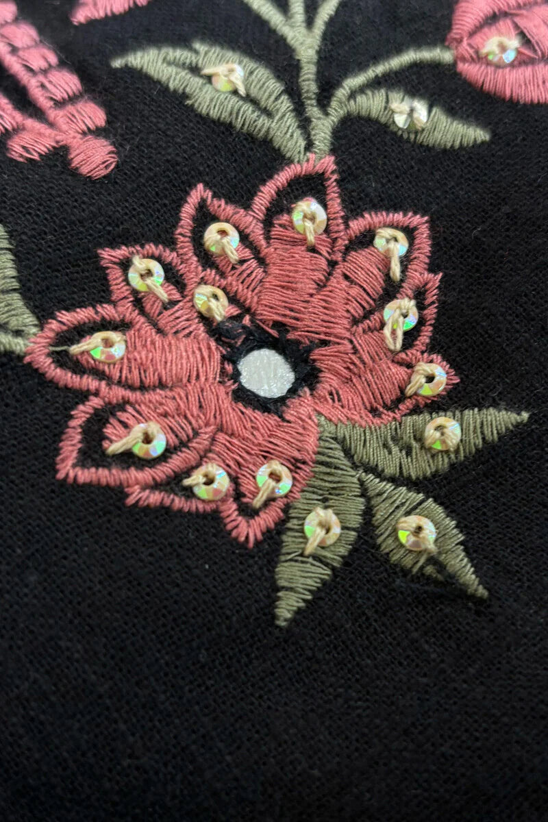 Surplus: Mehraab Zehnab Kurta