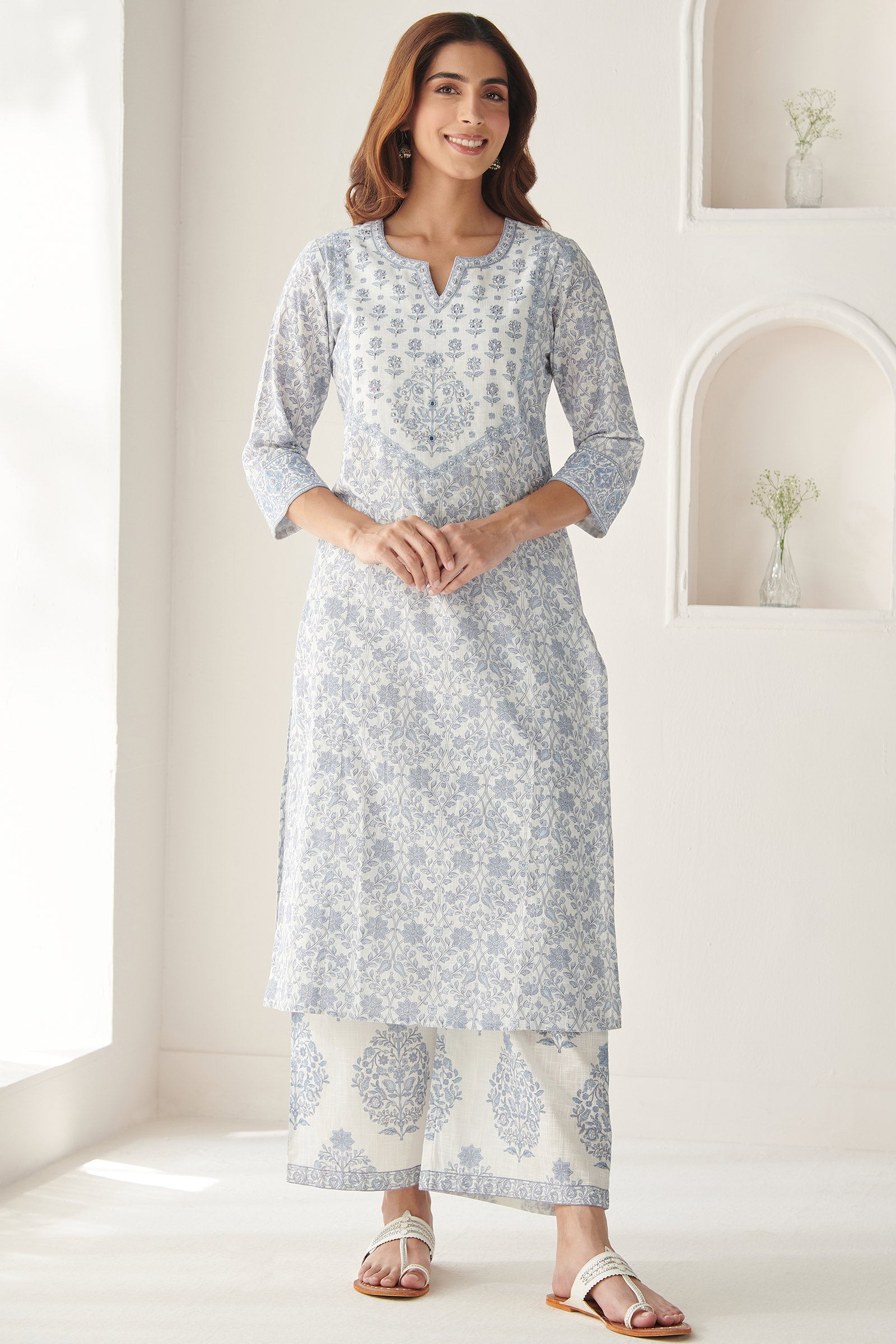 Neelofar Afra Kurta