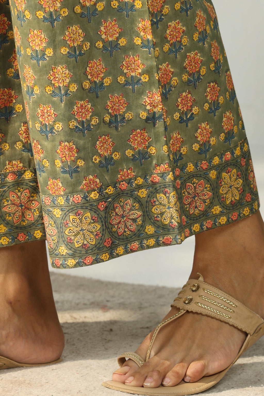 Nayanjal Gulshan Sanganeri Farsi