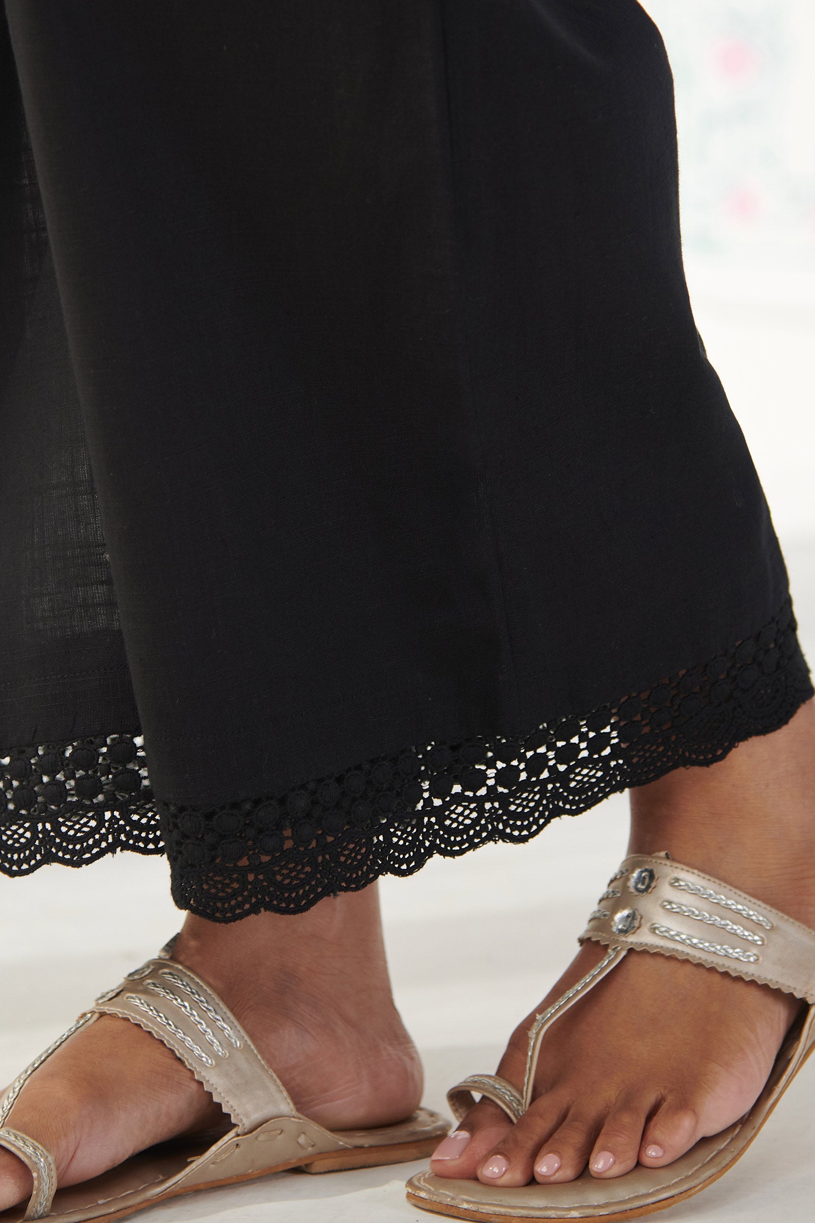 Surplus: Roza Ayesha Black Farsi