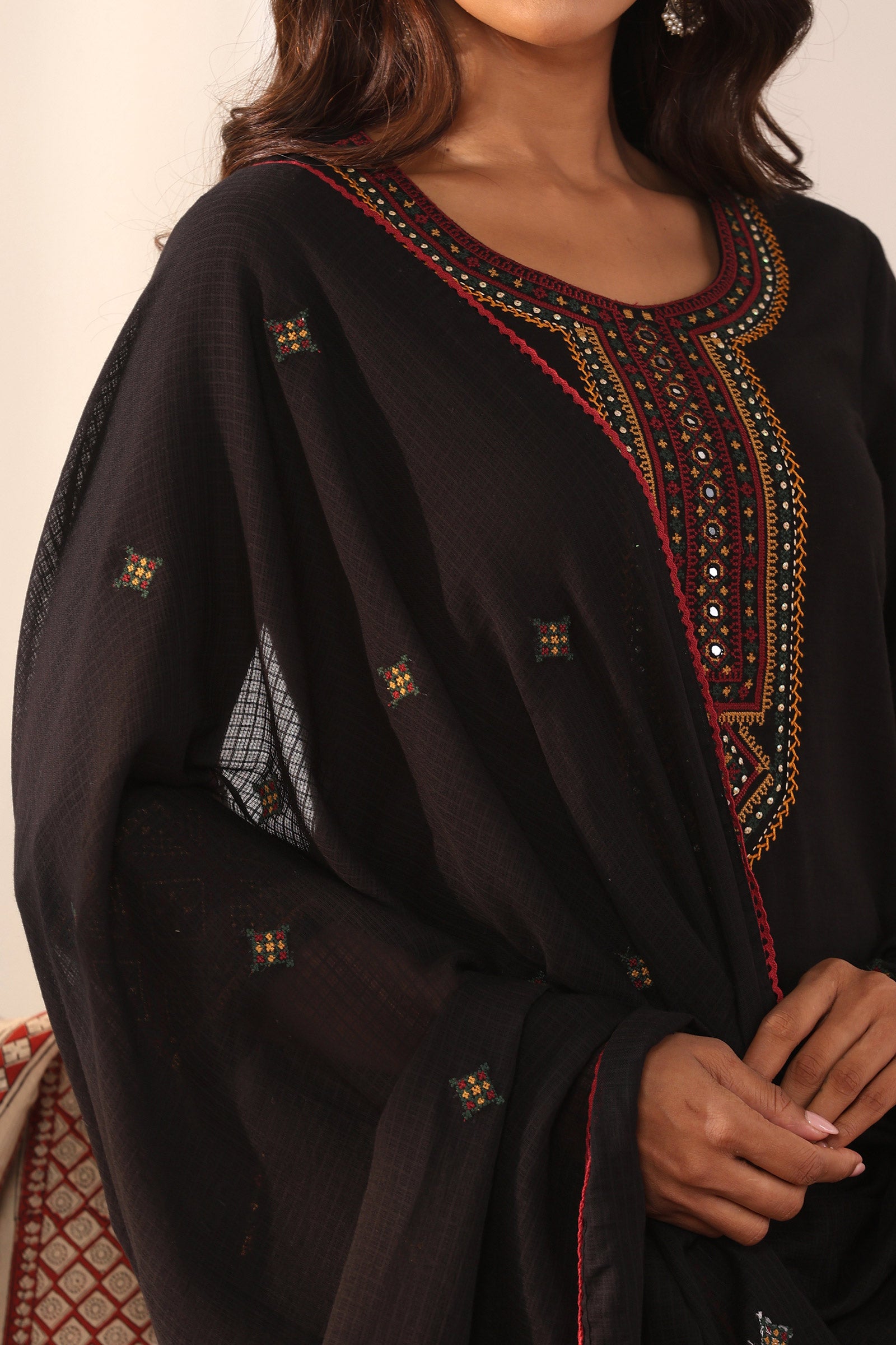 Mehraab Nahiza Black Dupatta