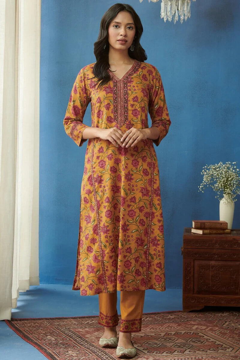 Surplus: Mahnoor Amyra Kurta