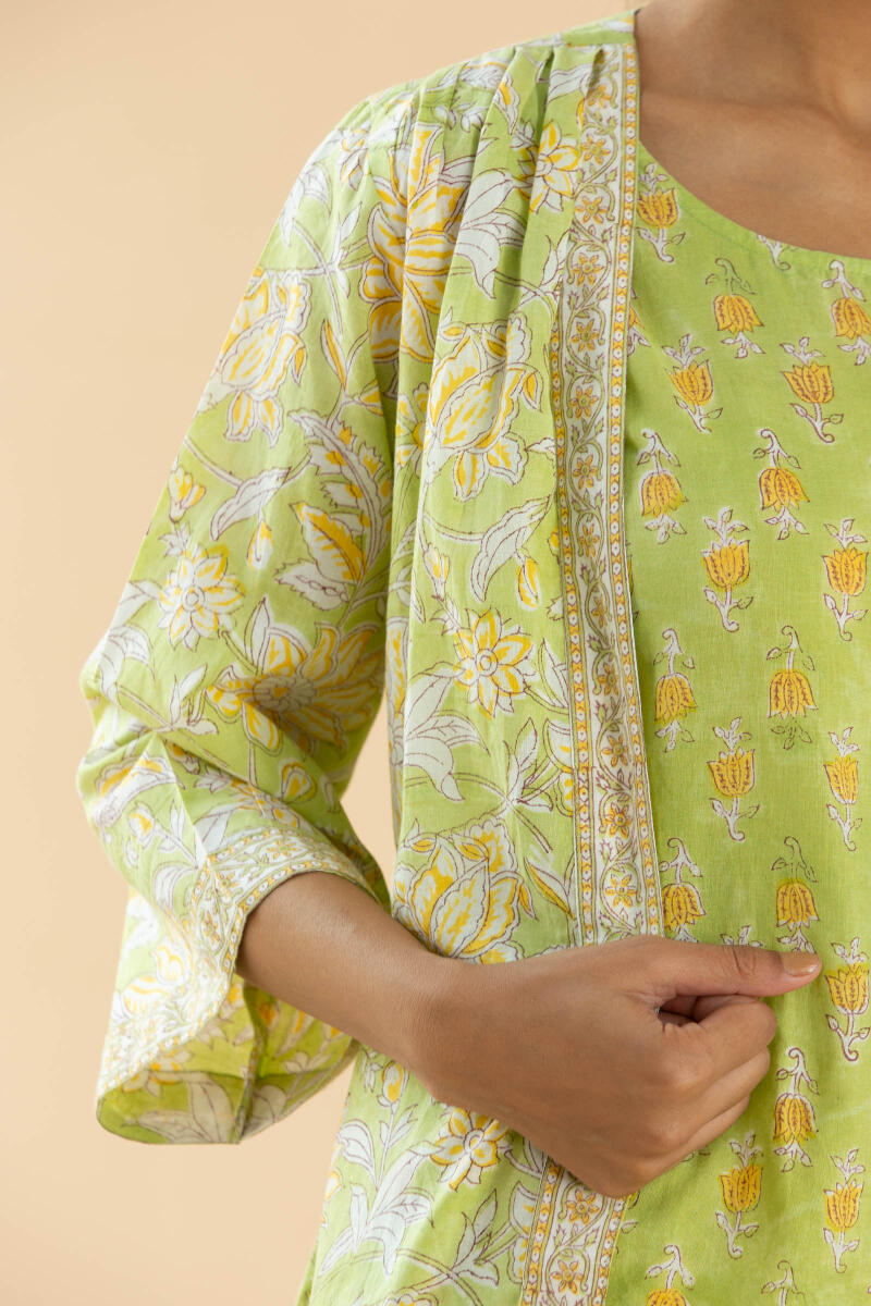 Gauhar Dilnaz Kimono
