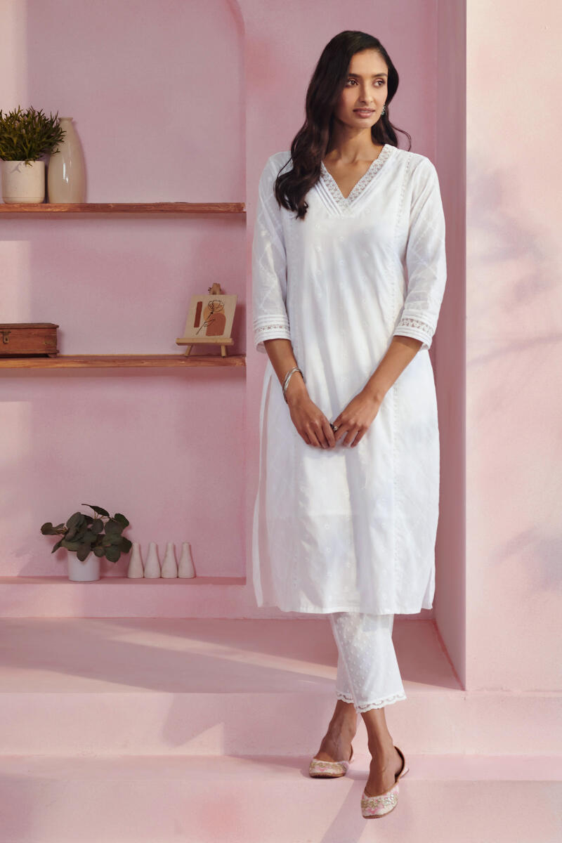 Raahat Aafiyah White Schiffli Kurta