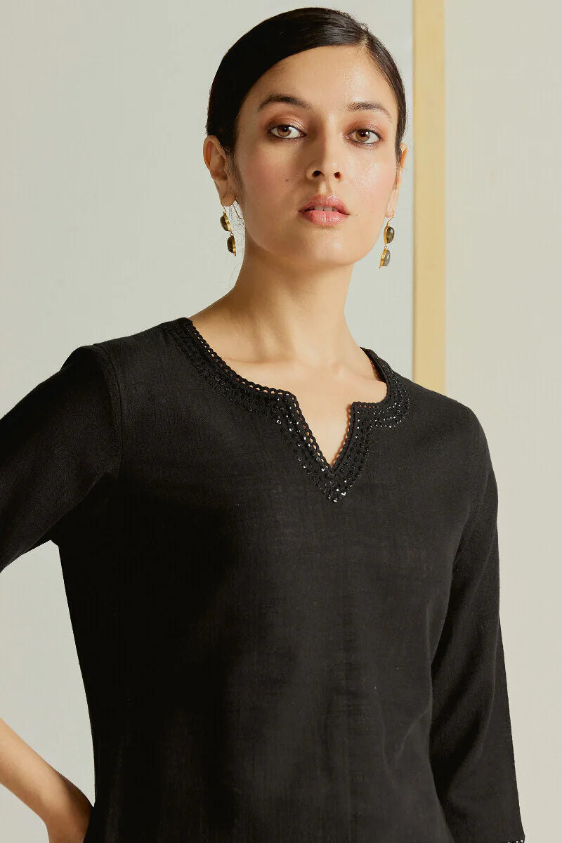 Surplus: Roza Seerat Black Kurta