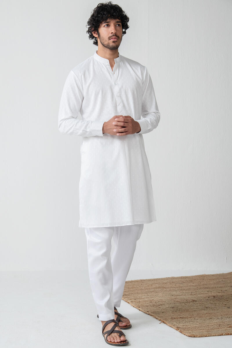 Zaid Vivaan White Ram Buta Kurta