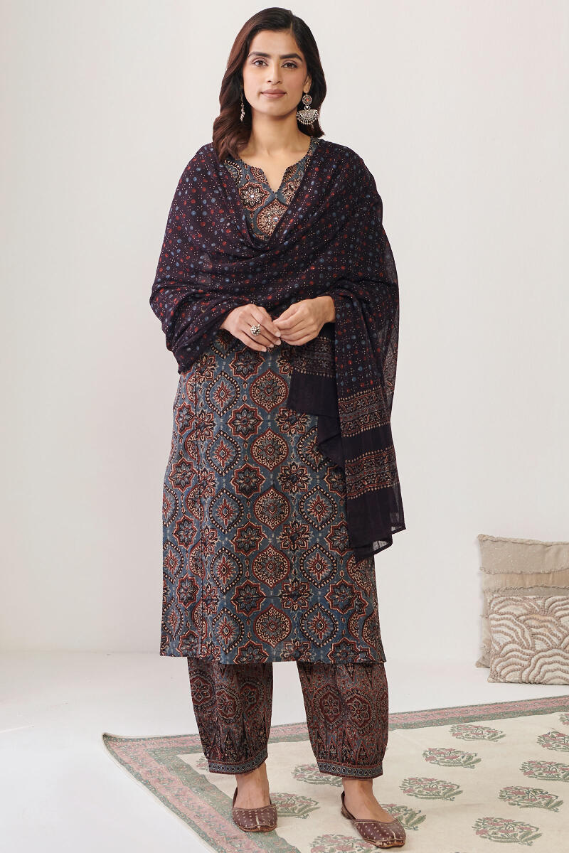 Sehra Rumaisa Ajrak Dupatta