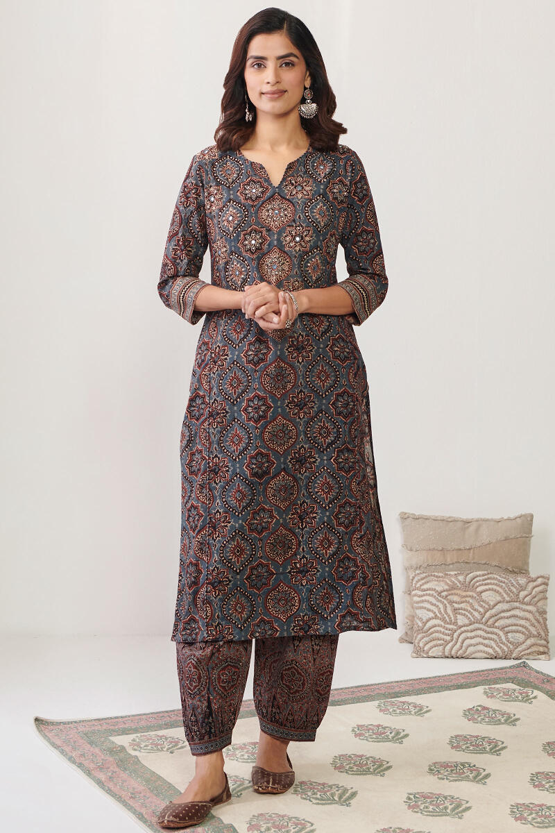 Sehra Rumaisa Ajrak Kurta