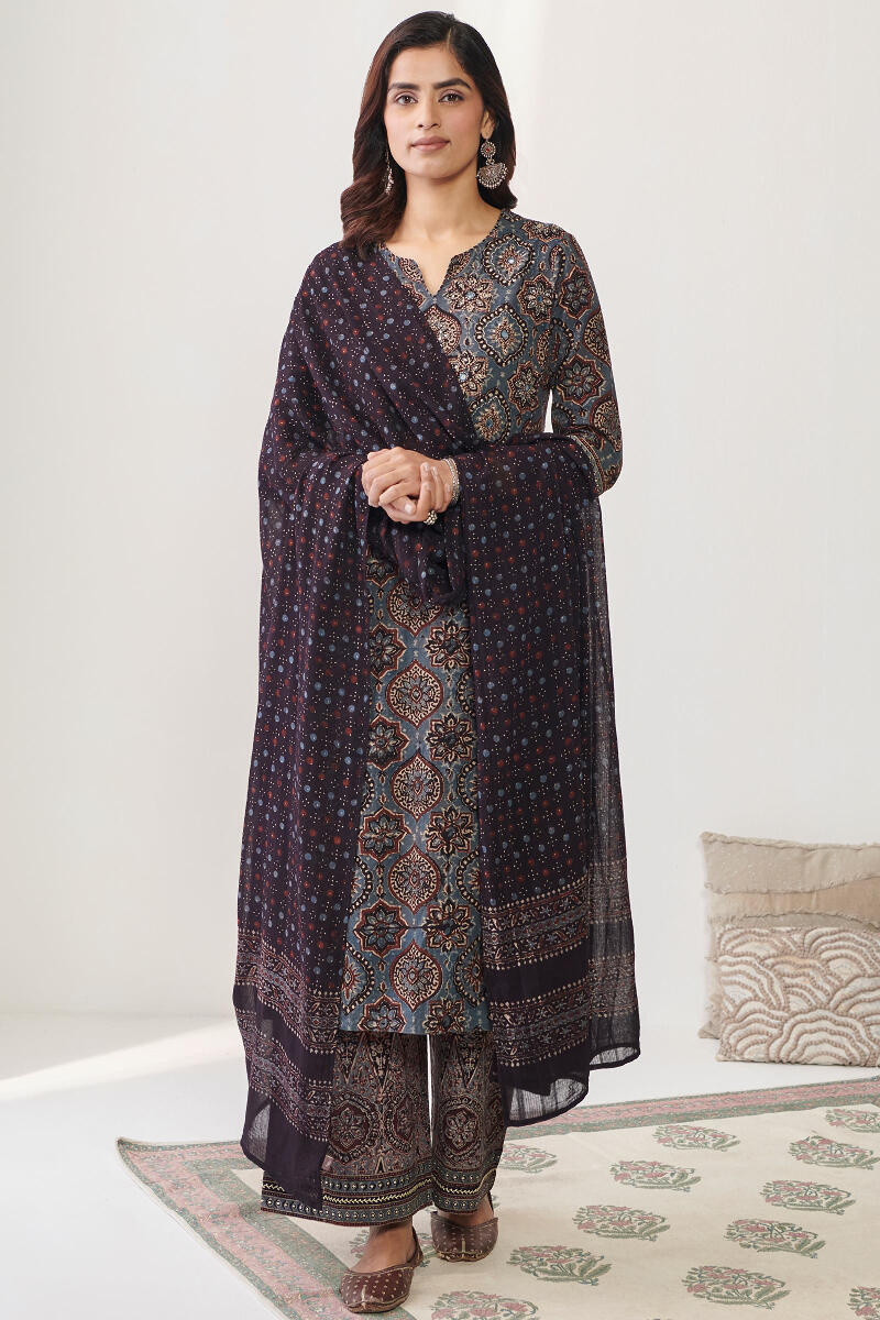 Sehra Rumaisa Ajrak Farsi