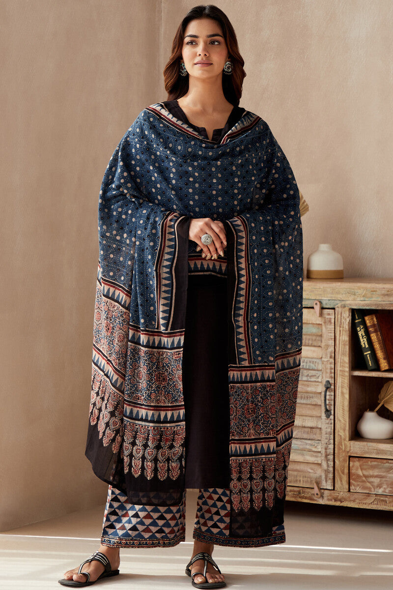 Sehra Mehnaz Ajrak Dupatta