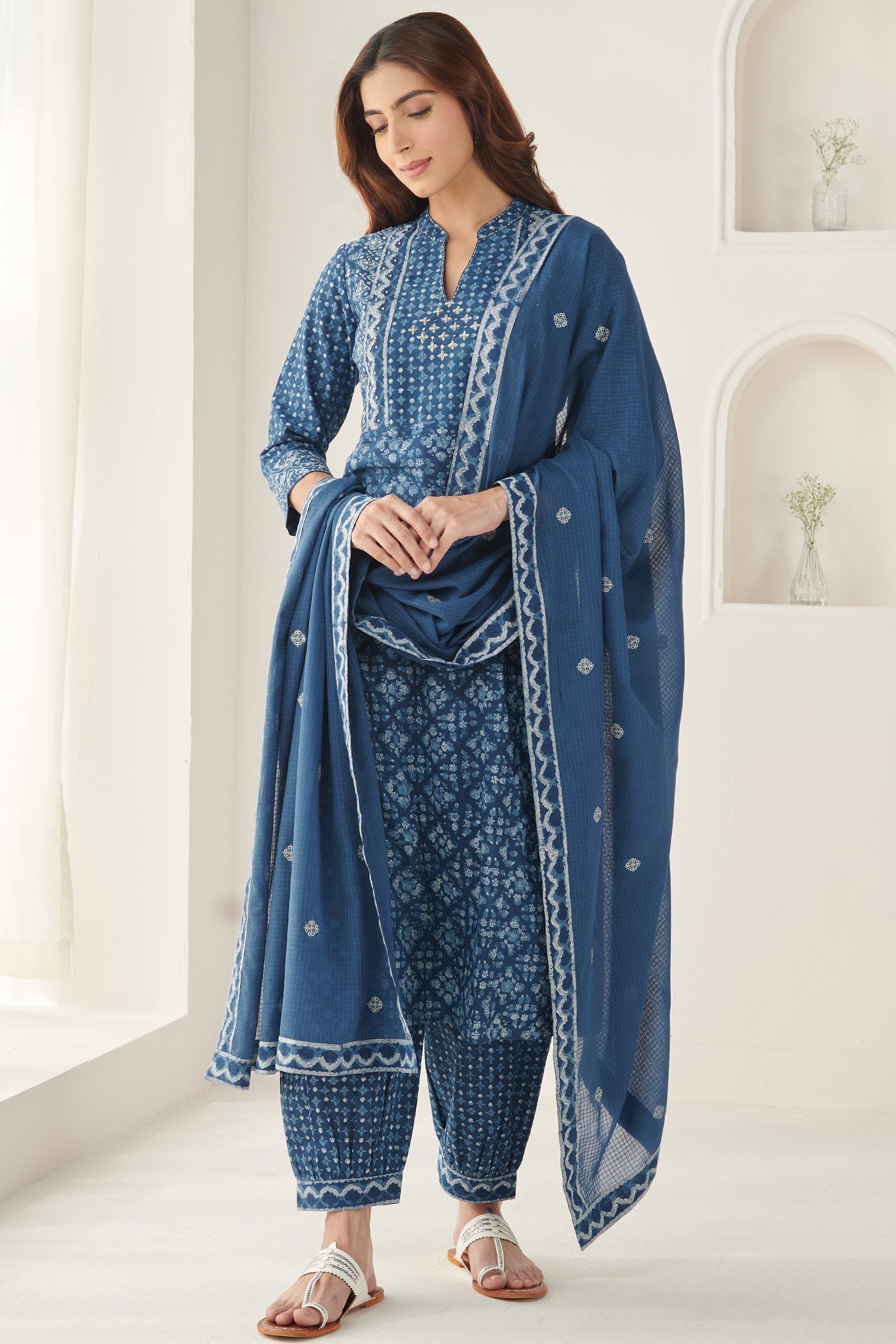 Sehra Nusrat Indigo Dupatta