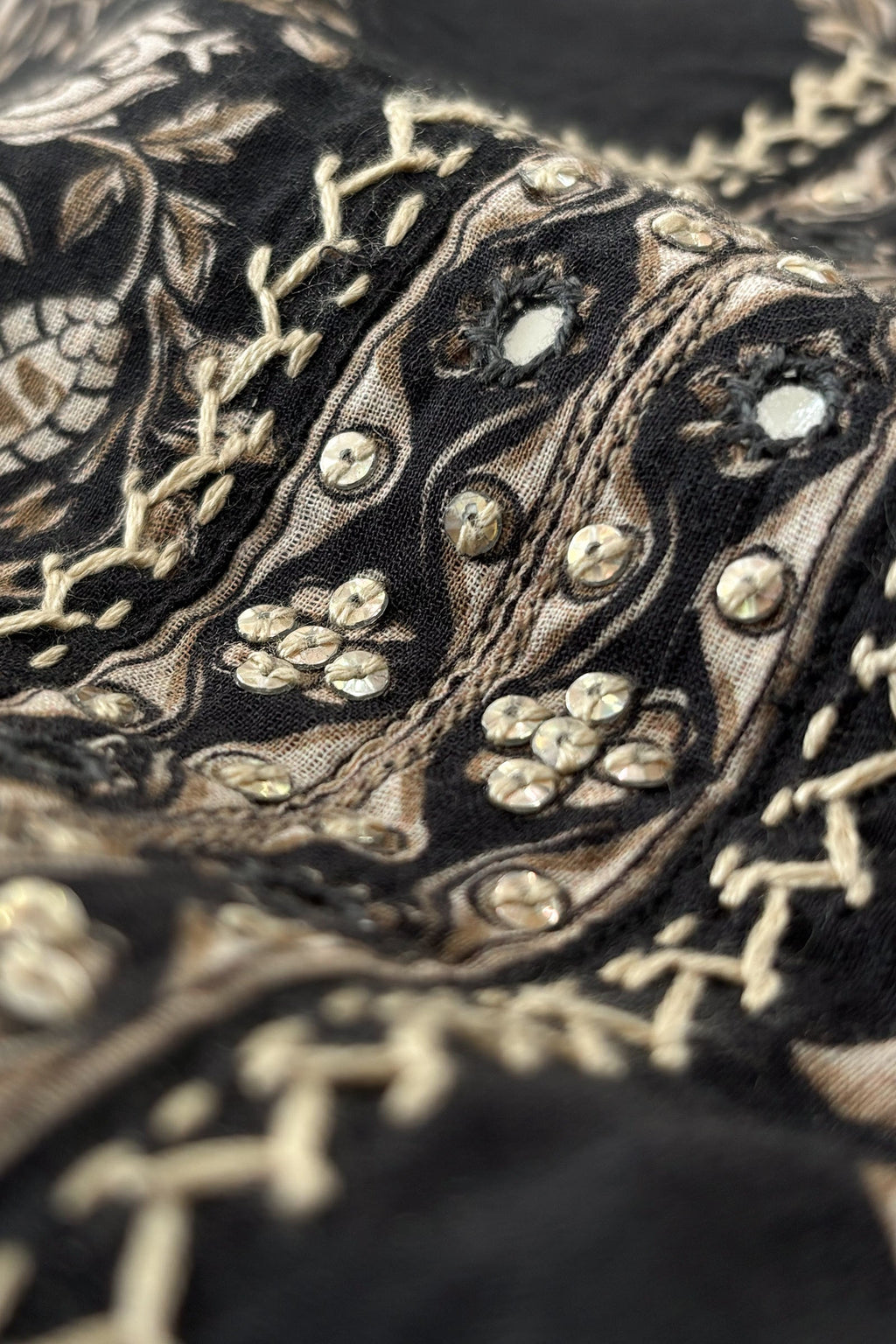 Surplus: Roz Meher Rahila Kurta