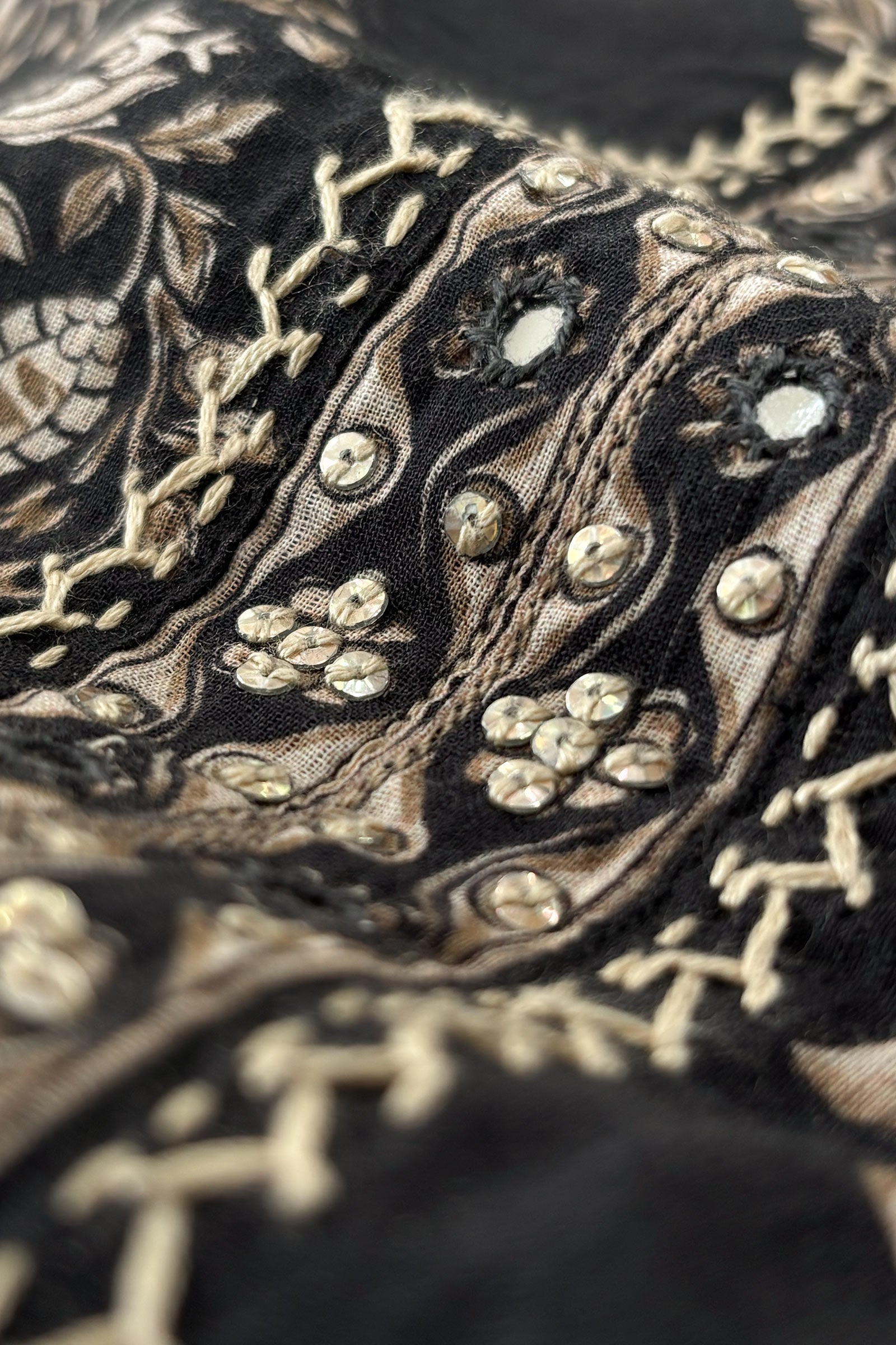 Surplus: Roz Meher Rahila Kurta