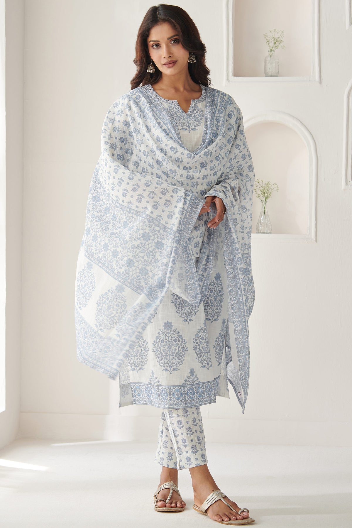 Neelofar Omaira Dupatta